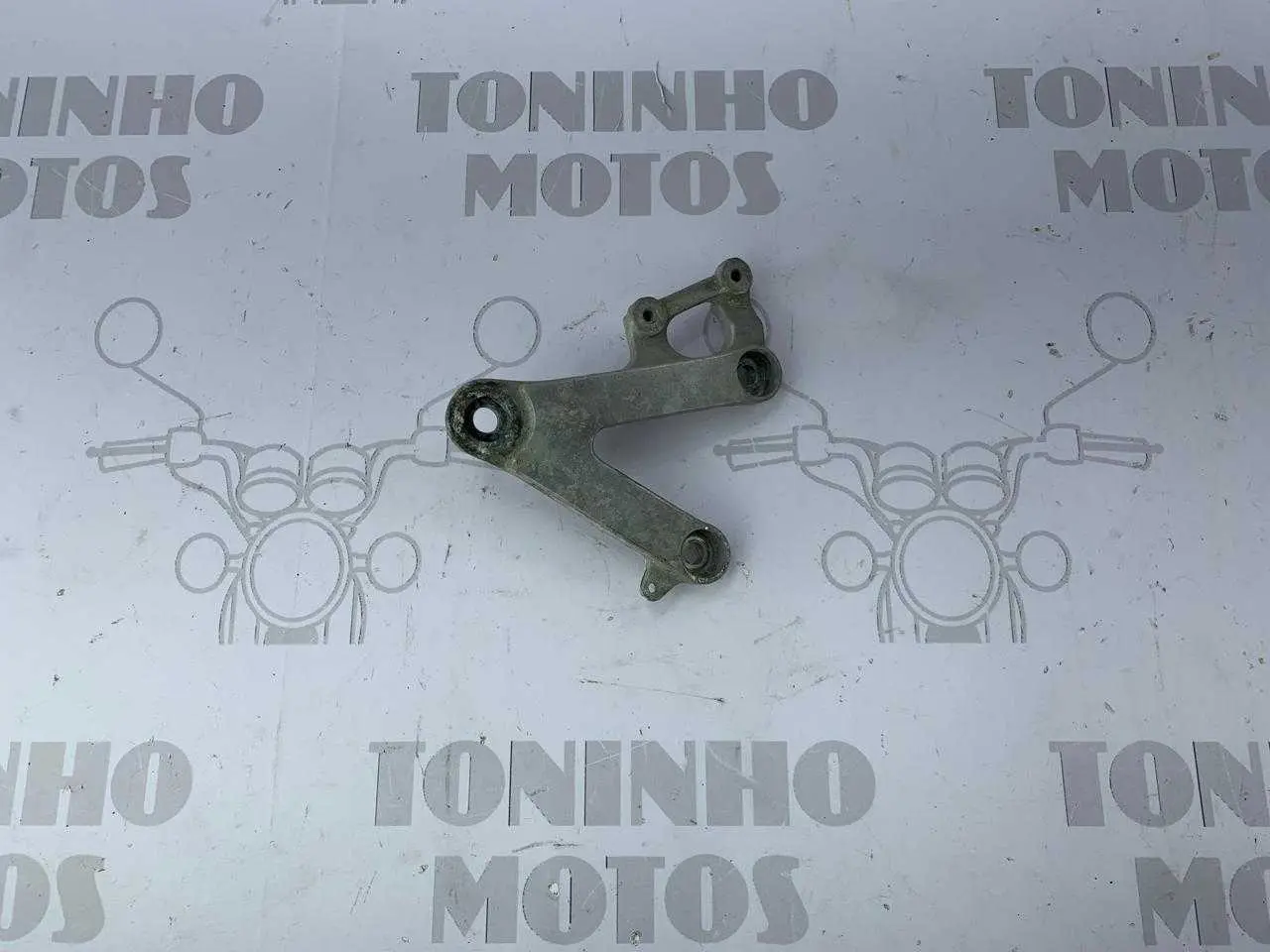 SUPORTE DE PEDALEIRA DIANTEIRA DIREITO HONDA CBR 900RR 1992