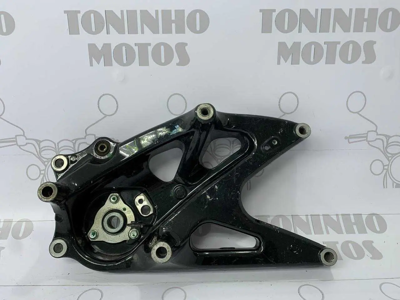 BALANÇA / SUPORTE DA RODA TRASEIRA YAMAHA N-max 160 2017 a 2021