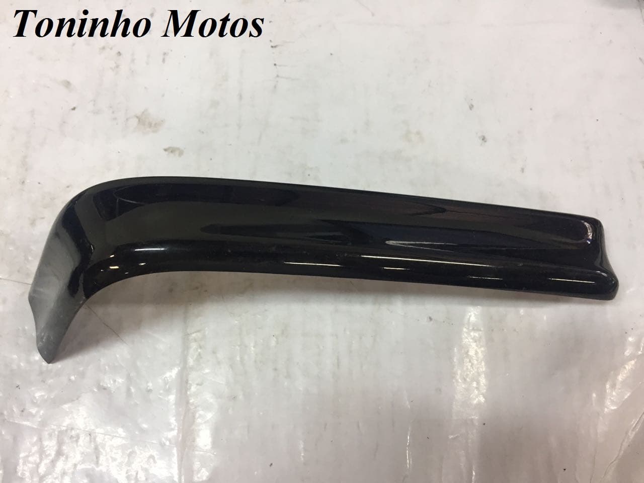 MOLDURA INFERIOR TRASEIRA COMPATIMENTO DIREITO HONDA GOLD