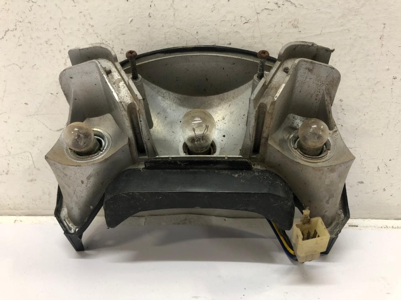 BASE DA LANTERNA DE FREIO YAMAHA CRYPTON 105 1998 Á 2004 — imagem 2