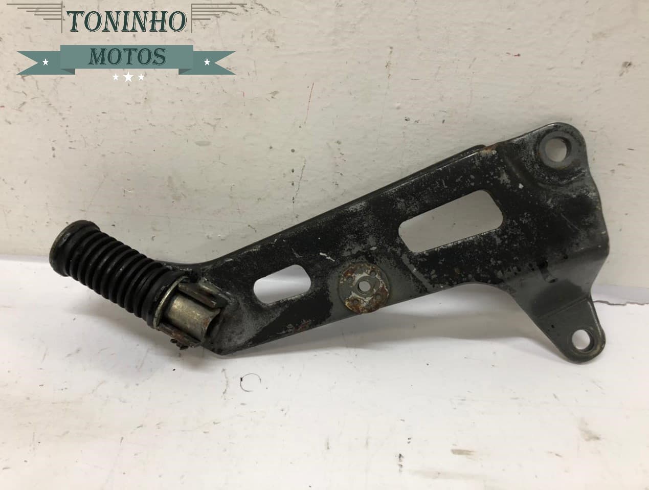 SUPORTE PEDALEIRA DIREITO YAMAHA CRYPTON 105 1998 Á 2004