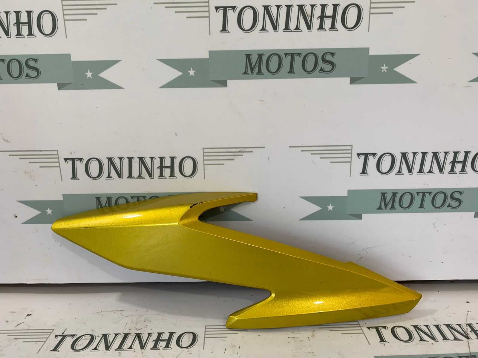 ABA LATERAL DO FAROL LADO DIREITO HONDA CB300F 2023