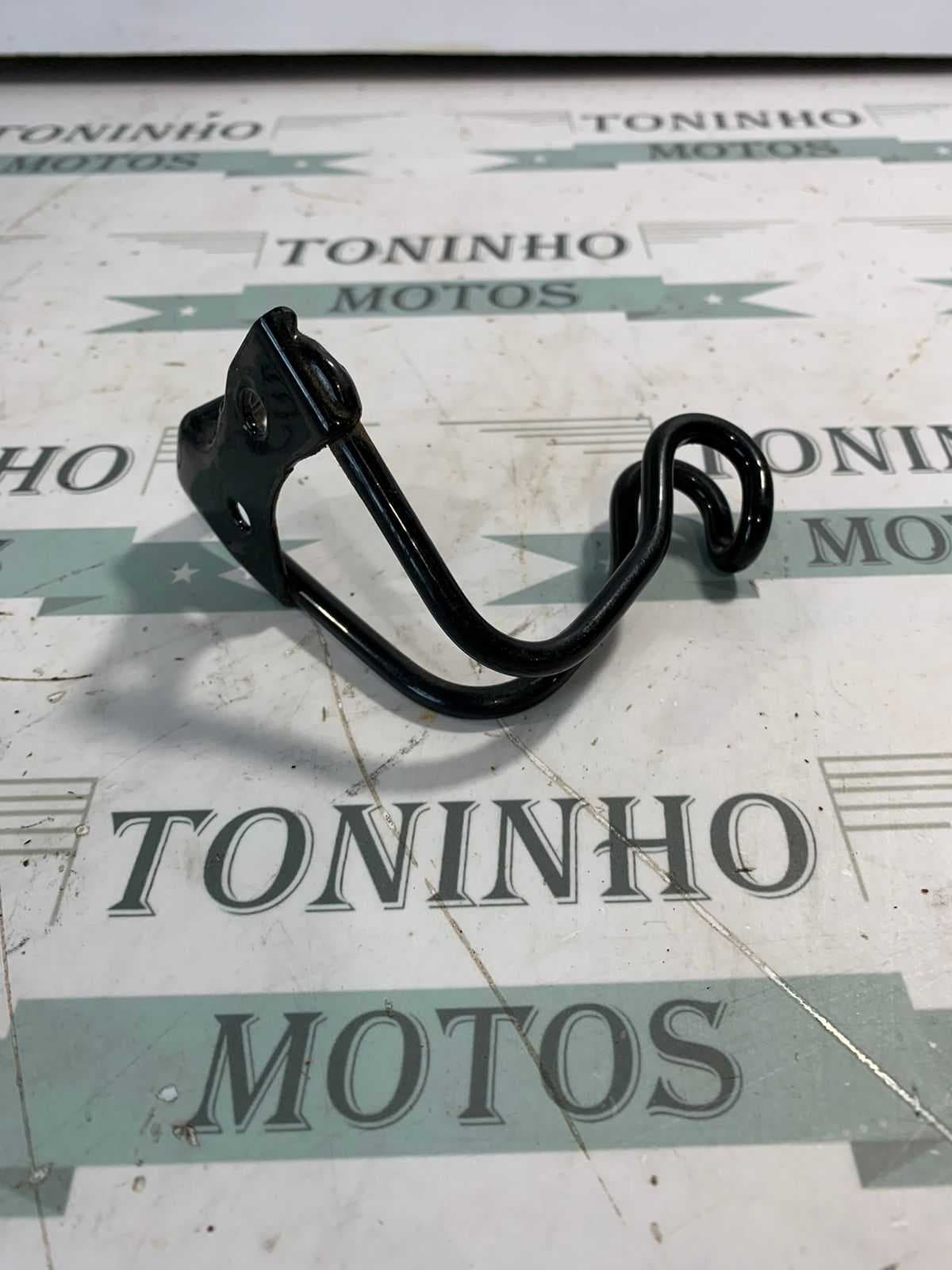 GANCHO DO CHASSI LADO ESQUERDO HONDA FAN 125 / TITAN 150