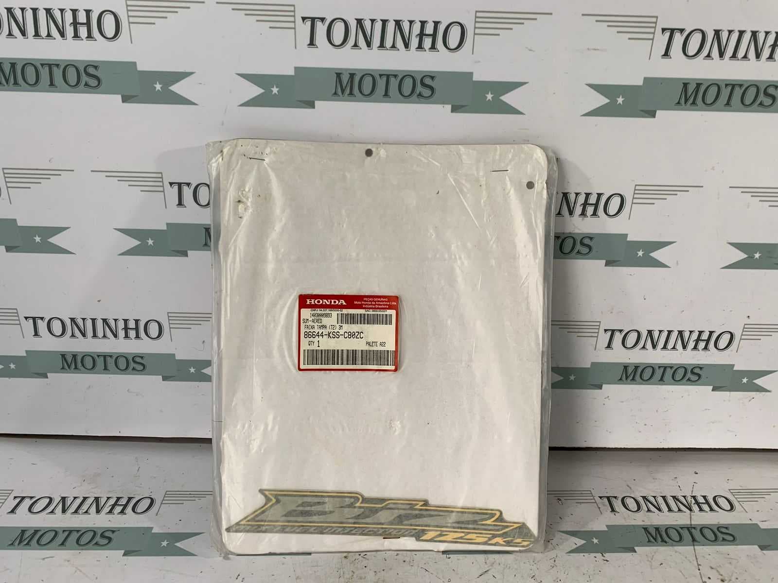 FAIXA EMBLEMA LATERAL DIREITO HONDA BIZ125 2012 KS PRETO