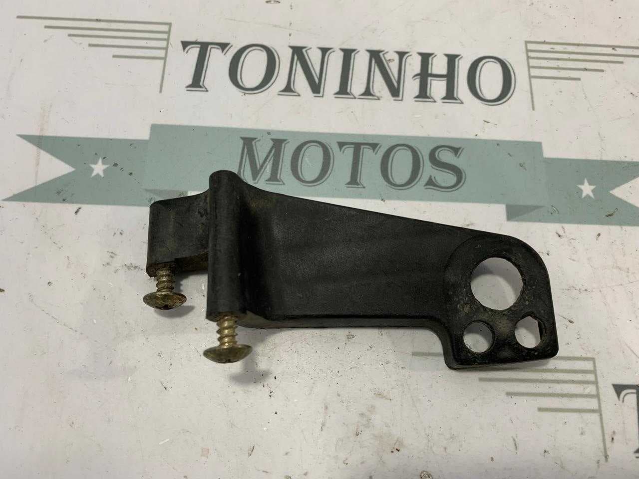 SUPORTE DO PISCA TRASEIRO DIREITO HONDA BROS 125 / BROS 150