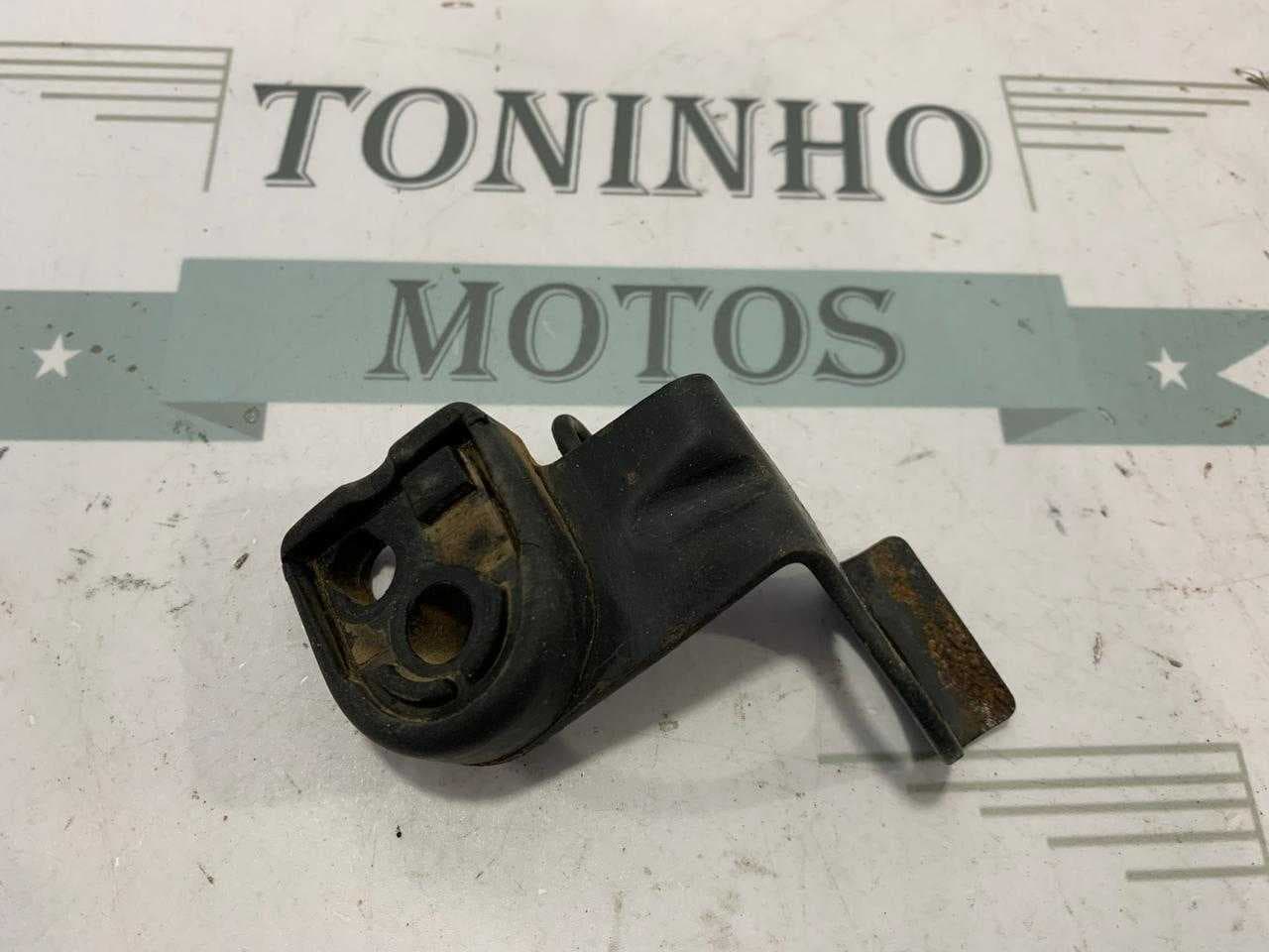 SUPORTE PISCA TRASEIRO DIREITO HONDA XLR125 1997/ XR200 1994