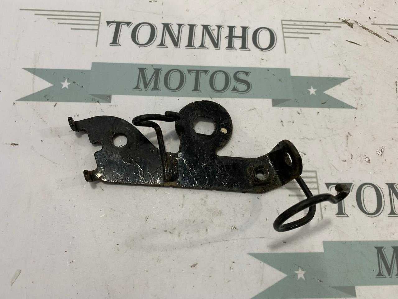 SUPORTE DO PISCA DIANTEIRO LADO ESQUERDO HONDA BROS 150 2013