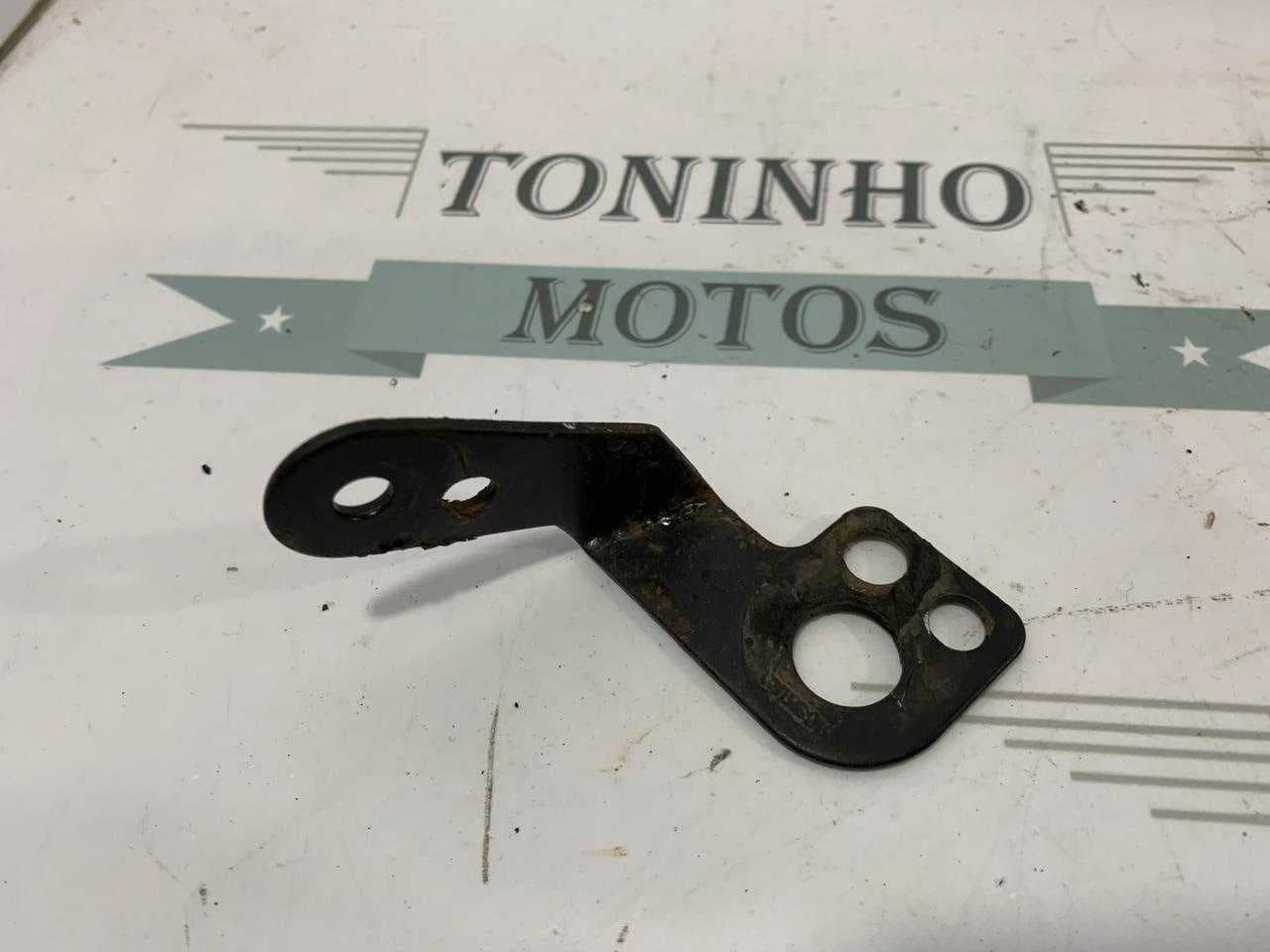 SUPORTE DO PISCA DIANTEIRO DIREITO HONDA XLR125 1997 / XR200