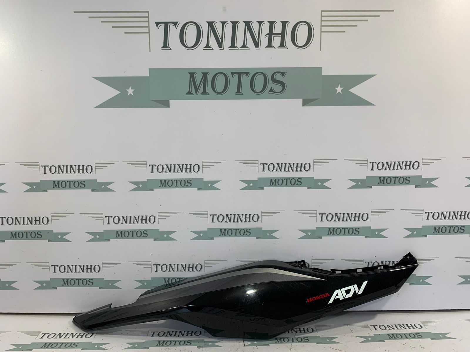 TAMPA LATERAL TRASEIRA LADO DIREITO HONDA ADV150 2021 Á 2023