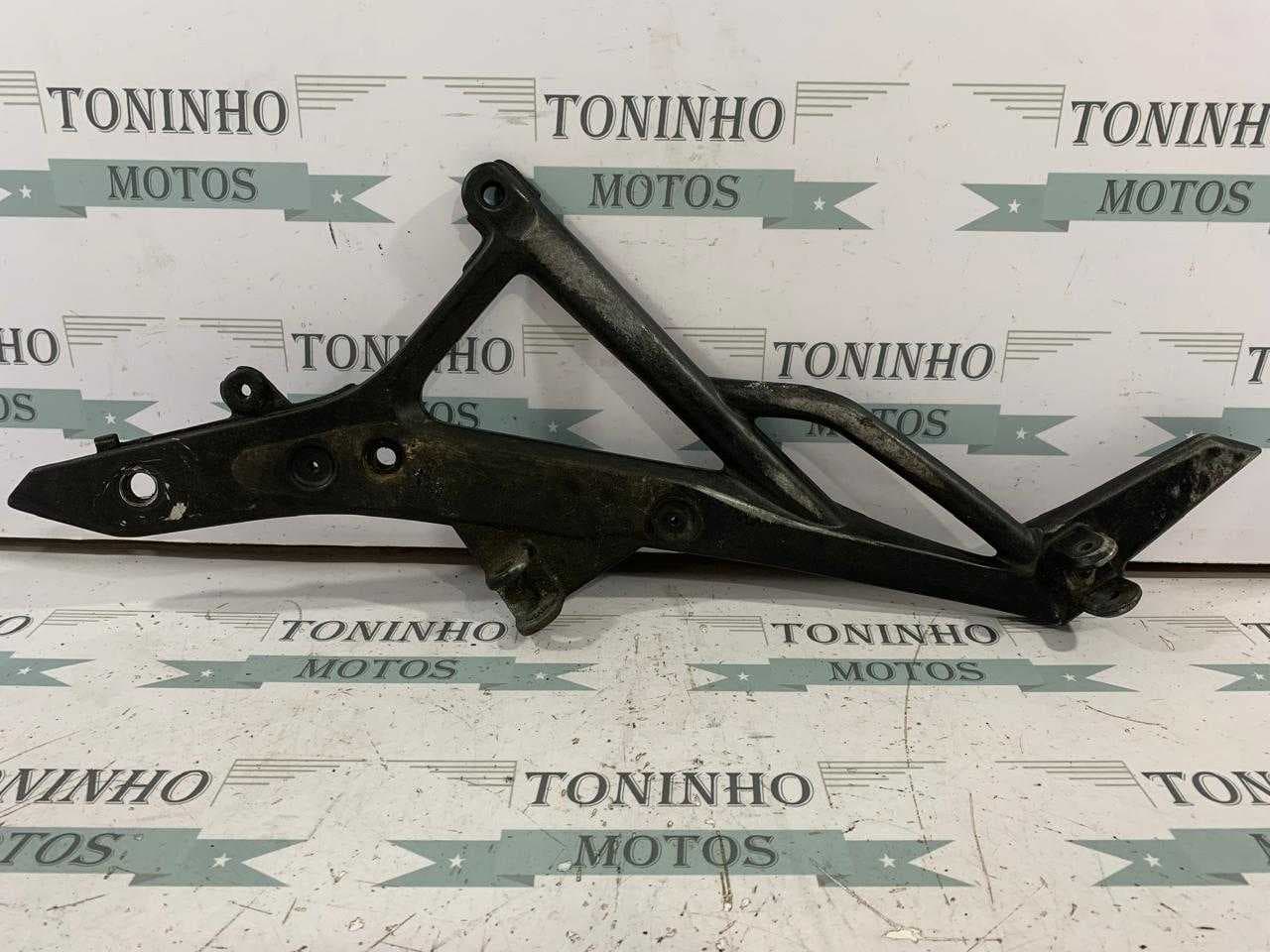 SUPORTE DE PEDALEIRA ESQUERDO KAWASAKI ER-6N / NINJA 650R