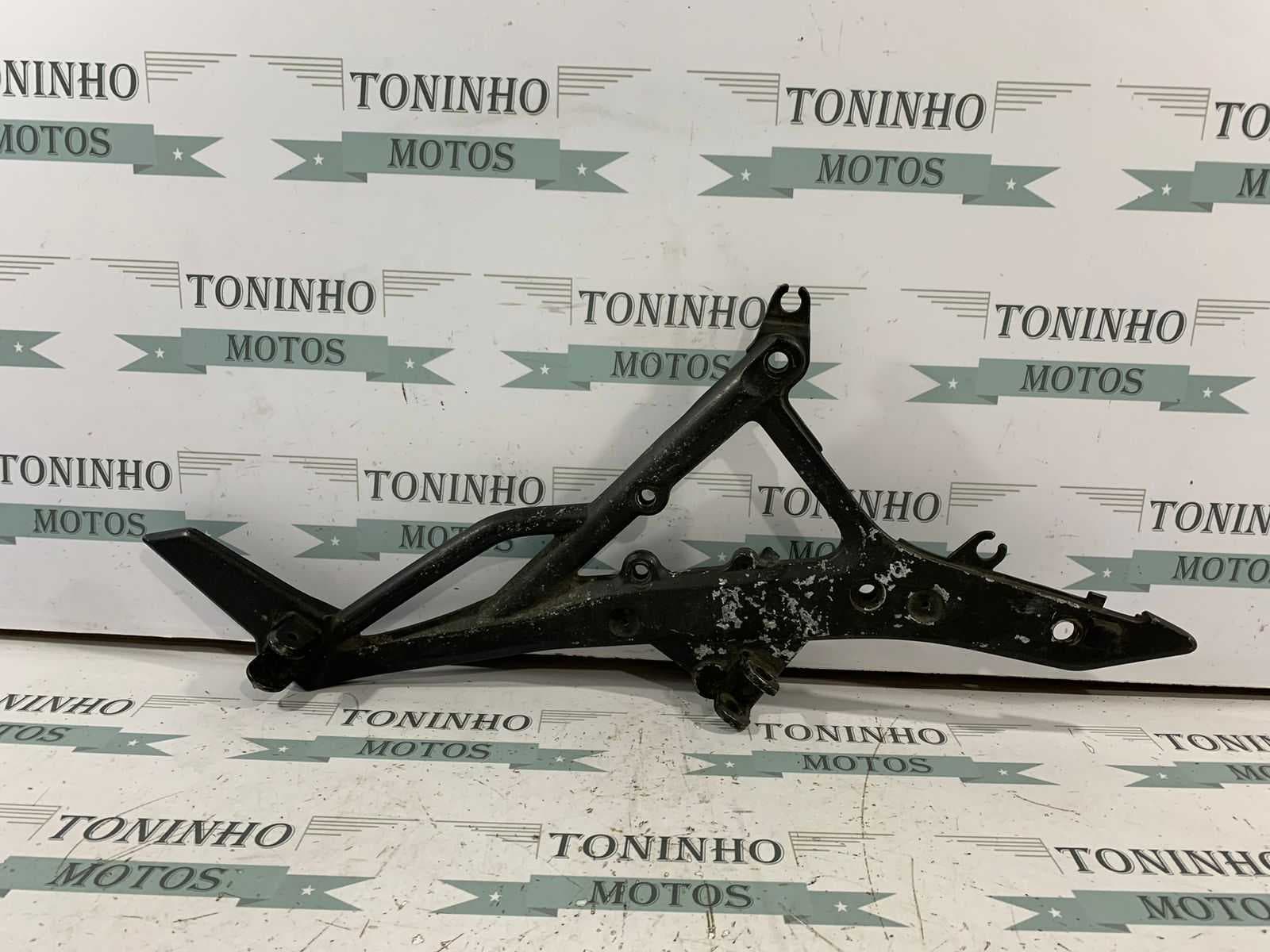 SUPORTE DE PEDALEIRA DIREITO KAWASAKI ER-6N / NINJA 650R