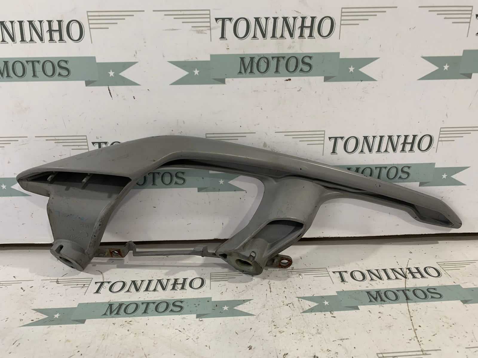 ALÇA TRASEIRA LADO ESQUERDO YAMAHA X-MAX 250 2021 À 2023
