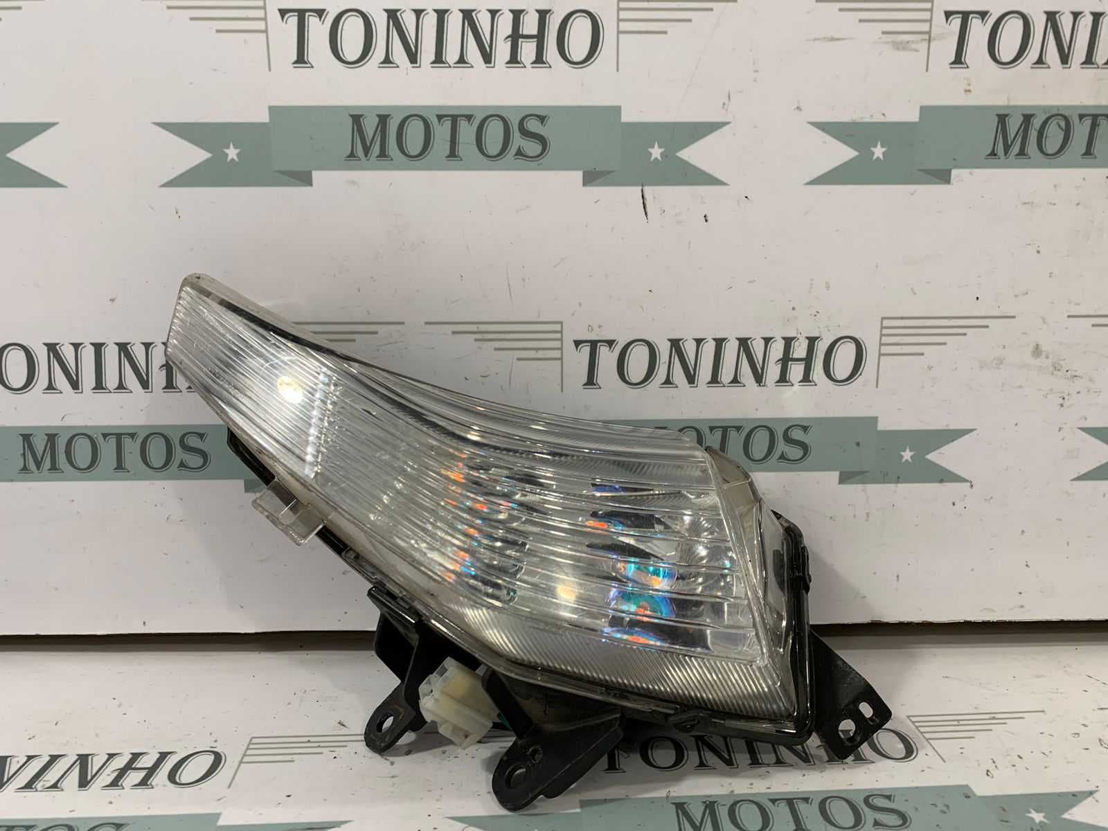 PISCA DIANTEIRO LADO DIREITO YAMAHA T-MAX 530 2012 À 2017