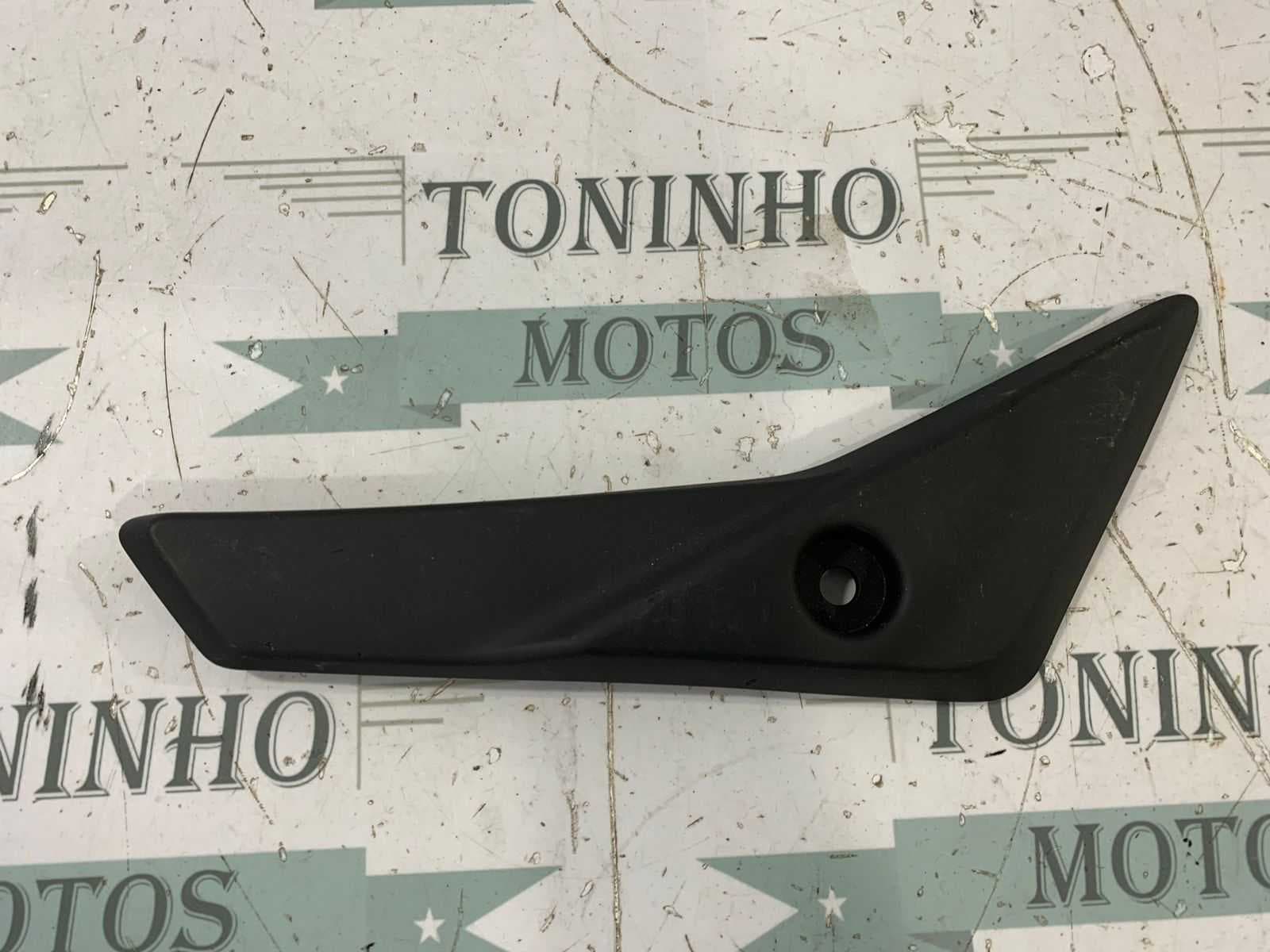 ACABAMENTO BOLHA / PARABRISA ESQUERDO YAMAHA T-MAX 530 2012