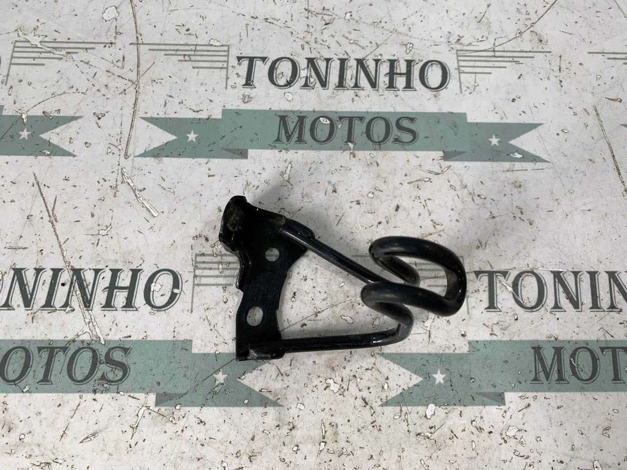 GANCHO DO CHASSI LADO DIREITO HONDA FAN 125 / TITAN 150