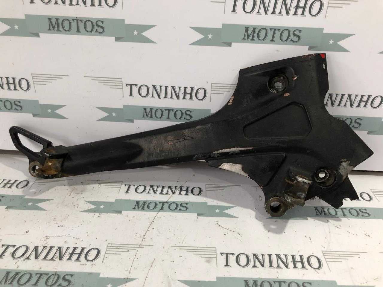 SUPORTE PEDALEIRA LADO DIREITO YAMAHA FAZER 250 2011 Á 2017