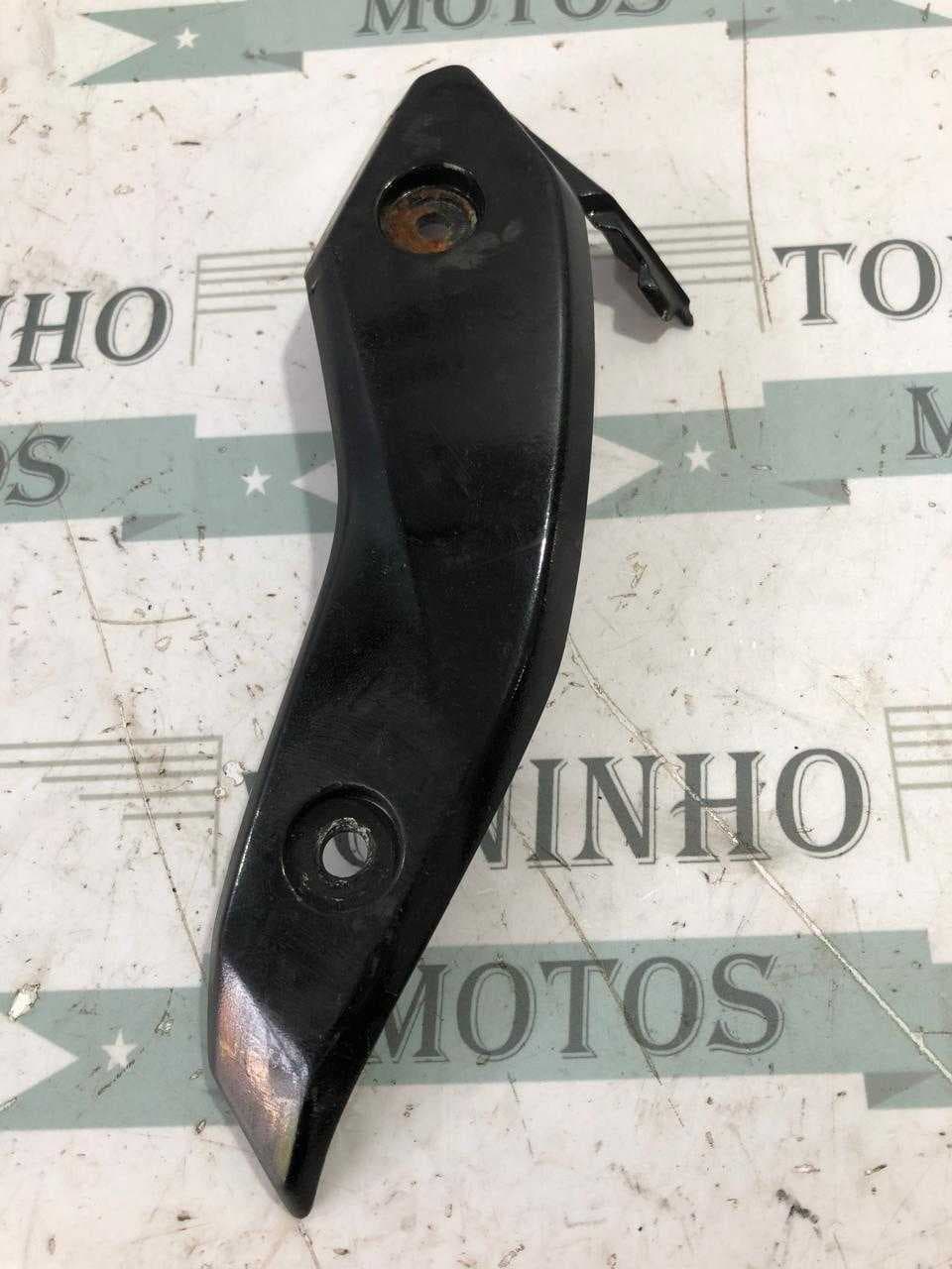 ACABAMENTO FAROL LADO DIREITO YAMAHA FAZER 250 2011 Á 2015