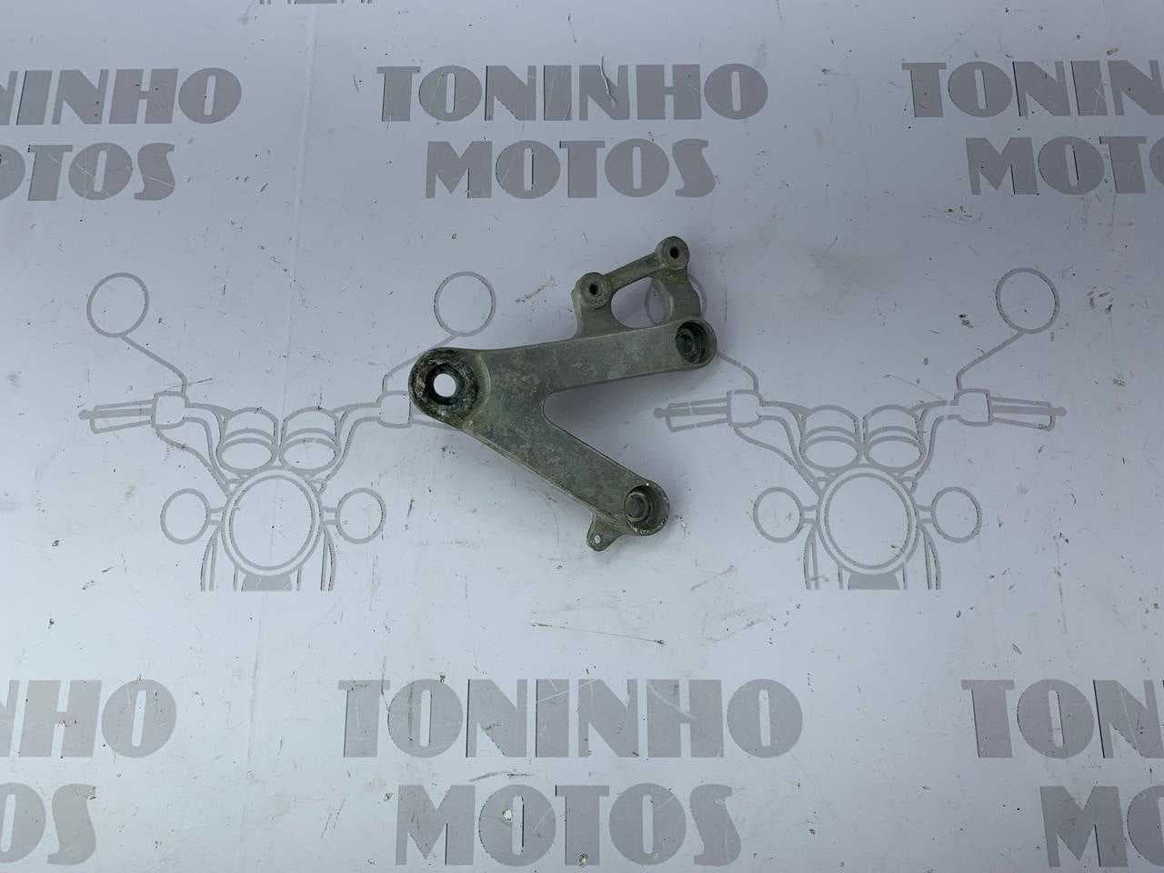 SUPORTE DE PEDALEIRA DIANTEIRA DIREITO HONDA CBR 900RR 1992