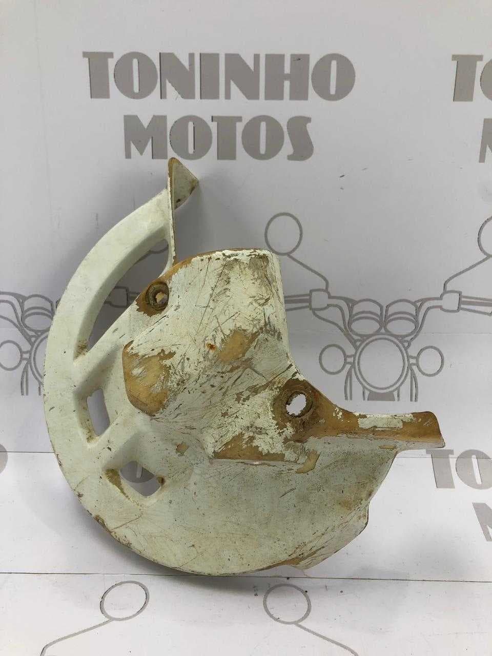 Proteção disco e pinça Honda CR125 / CR250 1998 a 2001