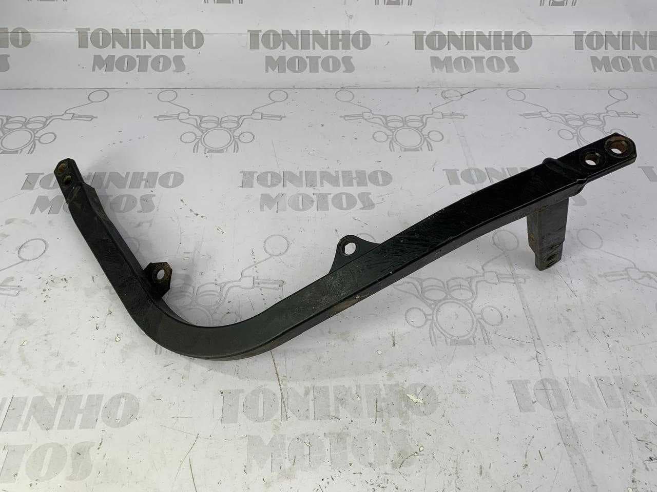 SUPORTE LADO ESQUERDO DO CHASSI SUZUKI GS 500E 1996
