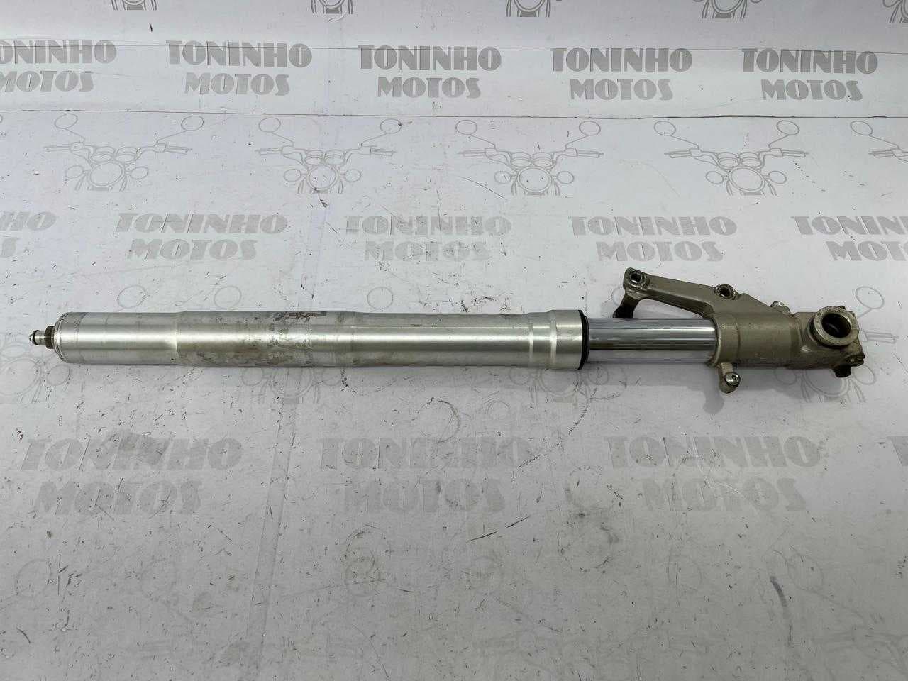 BENGALA LADO ESQUERDO SUZUKI GSX 750R SRAD 1996 A 2000