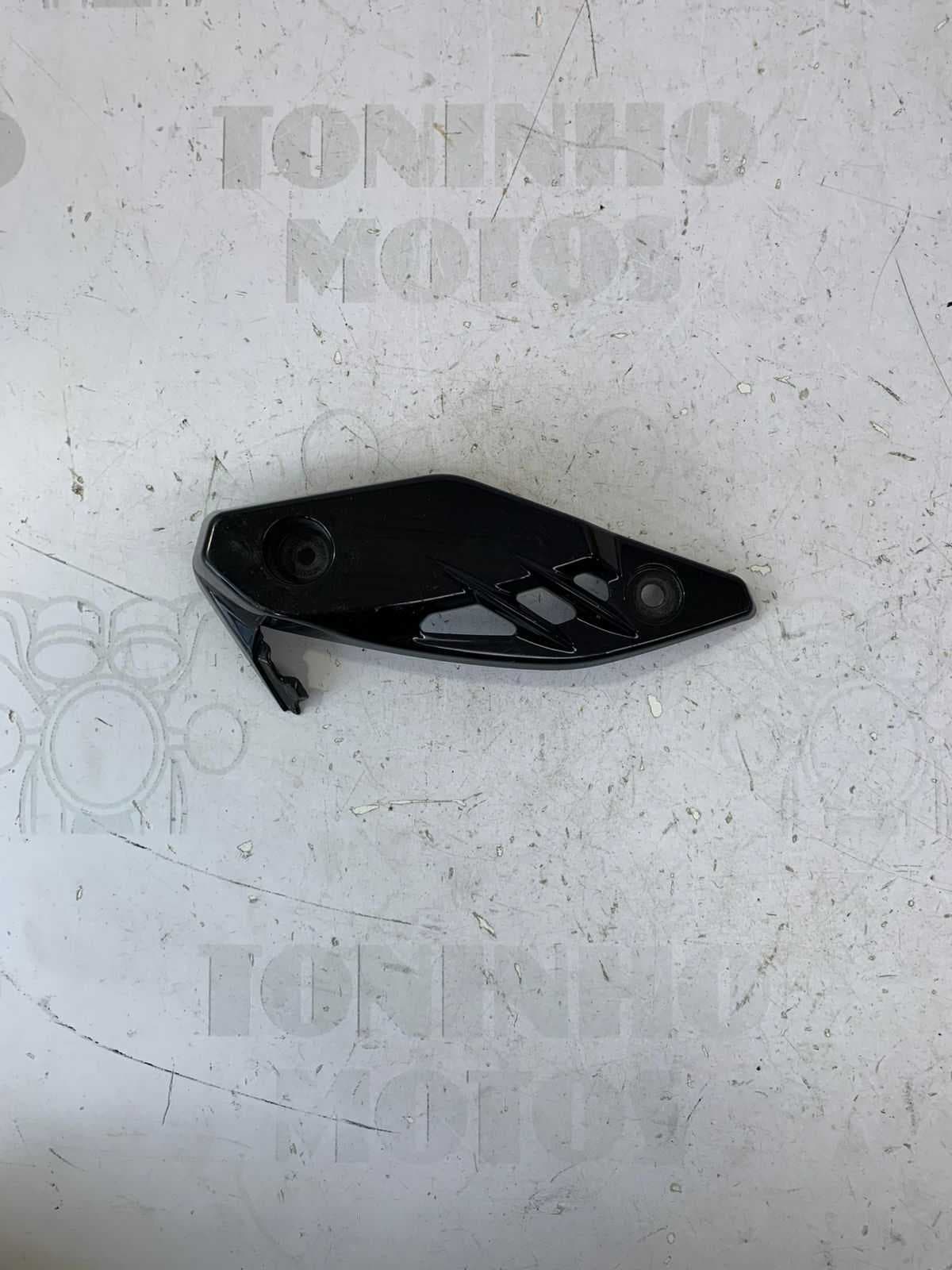 ACABAMENTO FAROL ESQUERDO YAMAHA FAZER 250 2016/2017
