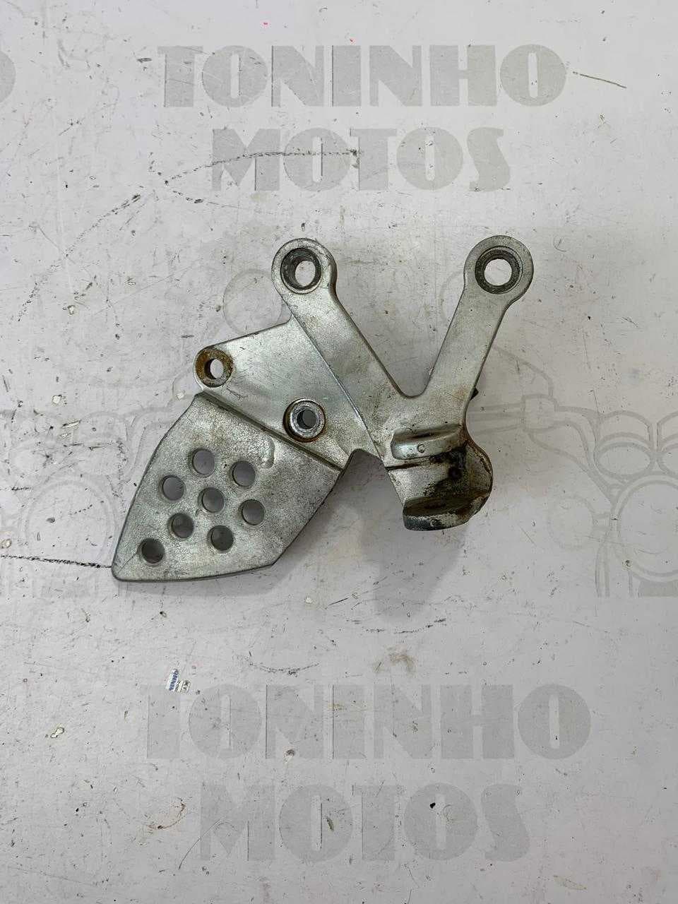 SUPORTE PEDALEIRA DIANTEIRO DIREITO KASINSKI COMET 250 GT