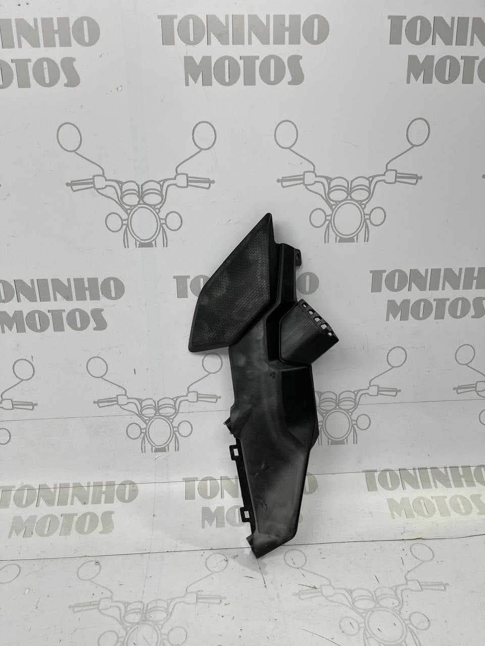 TAMPA ACABAMENTO LATERAL DIREITO HONDA CB 300F 2023 A 2025