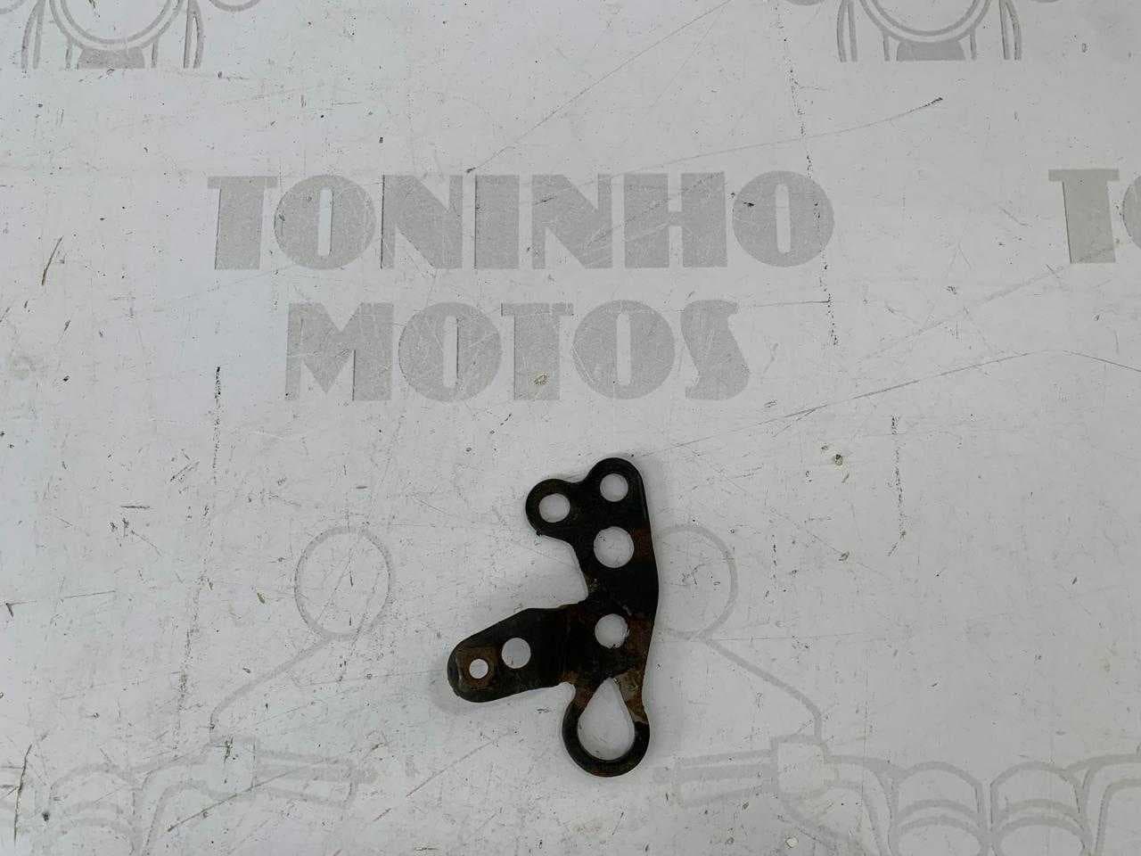 SUPORTE LADO ESQUERDO FAROL PISCA YAMAHA XTZ 125 2003 À 2008