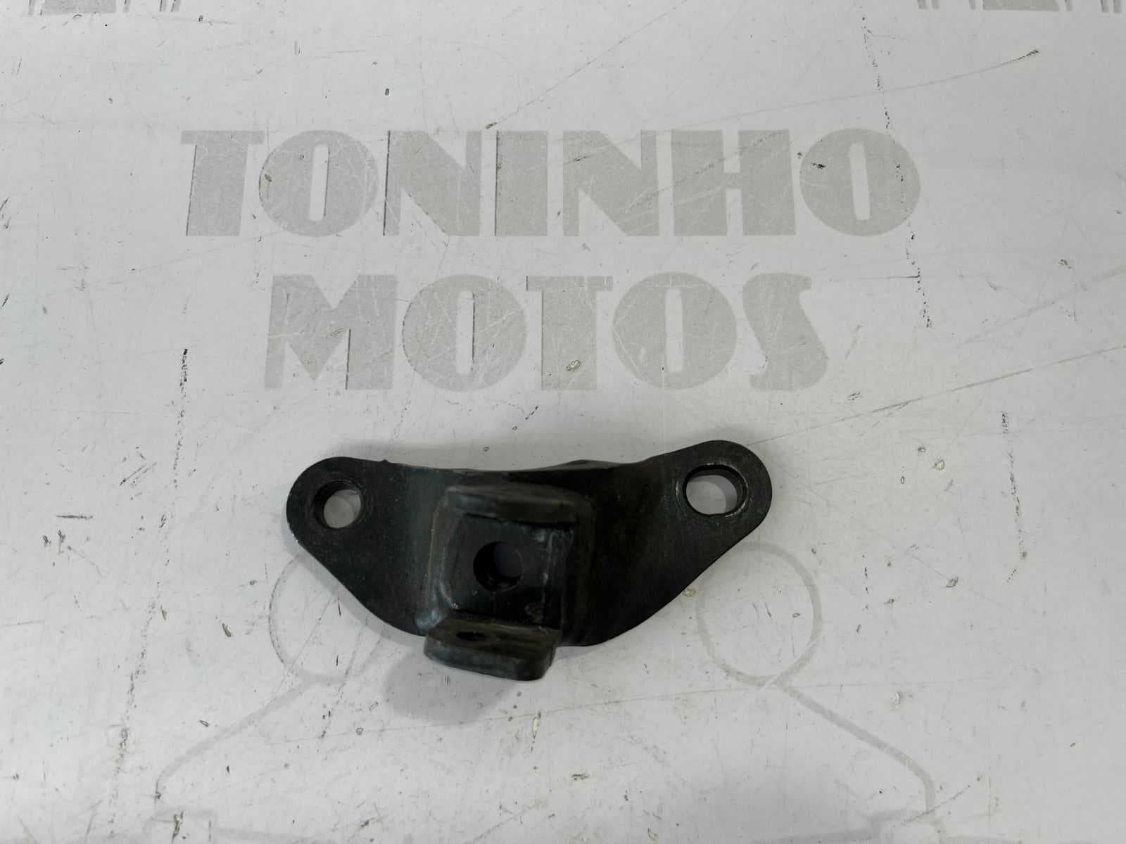 SUPORTE PEDALEIRA DIANTEIRO DIREITO HONDA SAHARA 300 2024