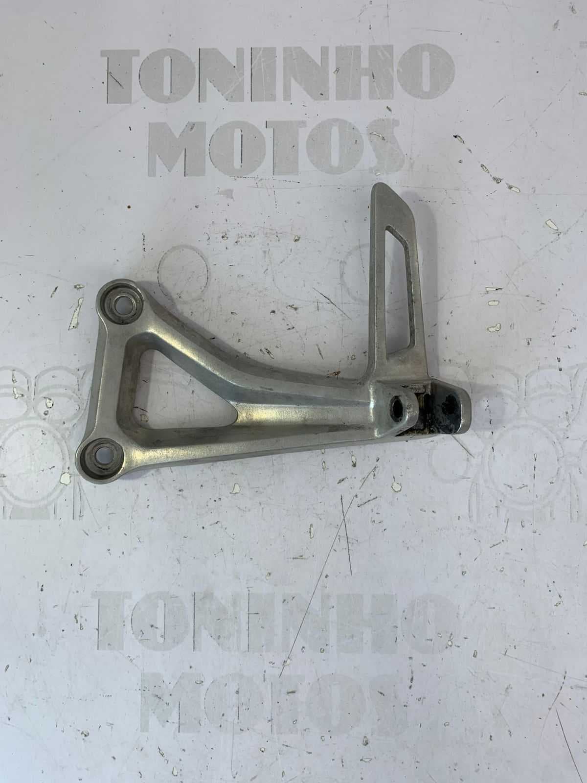 SUPORTE PEDALEIRA TRASEIRA ESQUERDO HONDA CB650F 2014 À 2019