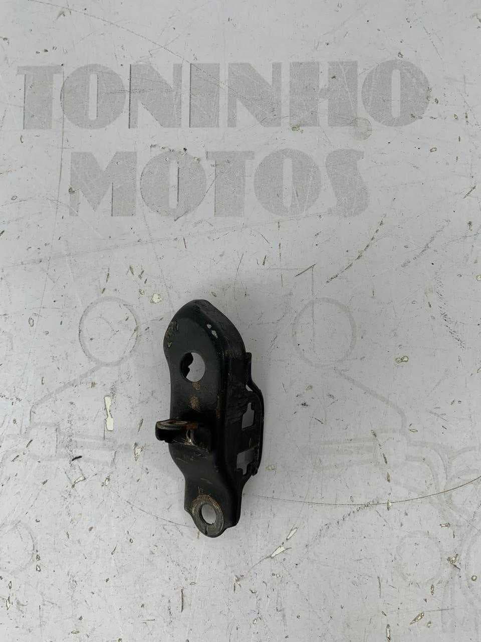 SUPORTE FAROL ESQUERDO HONDA XLX 350 1987 A 1990