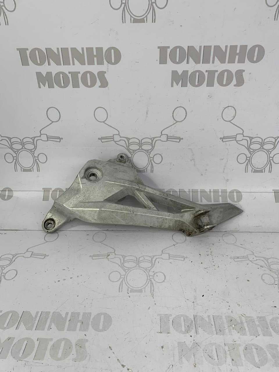 SUPORTE PEDALEIRA ESQUERDO HONDA FAN 160 / START 160 / CARGO