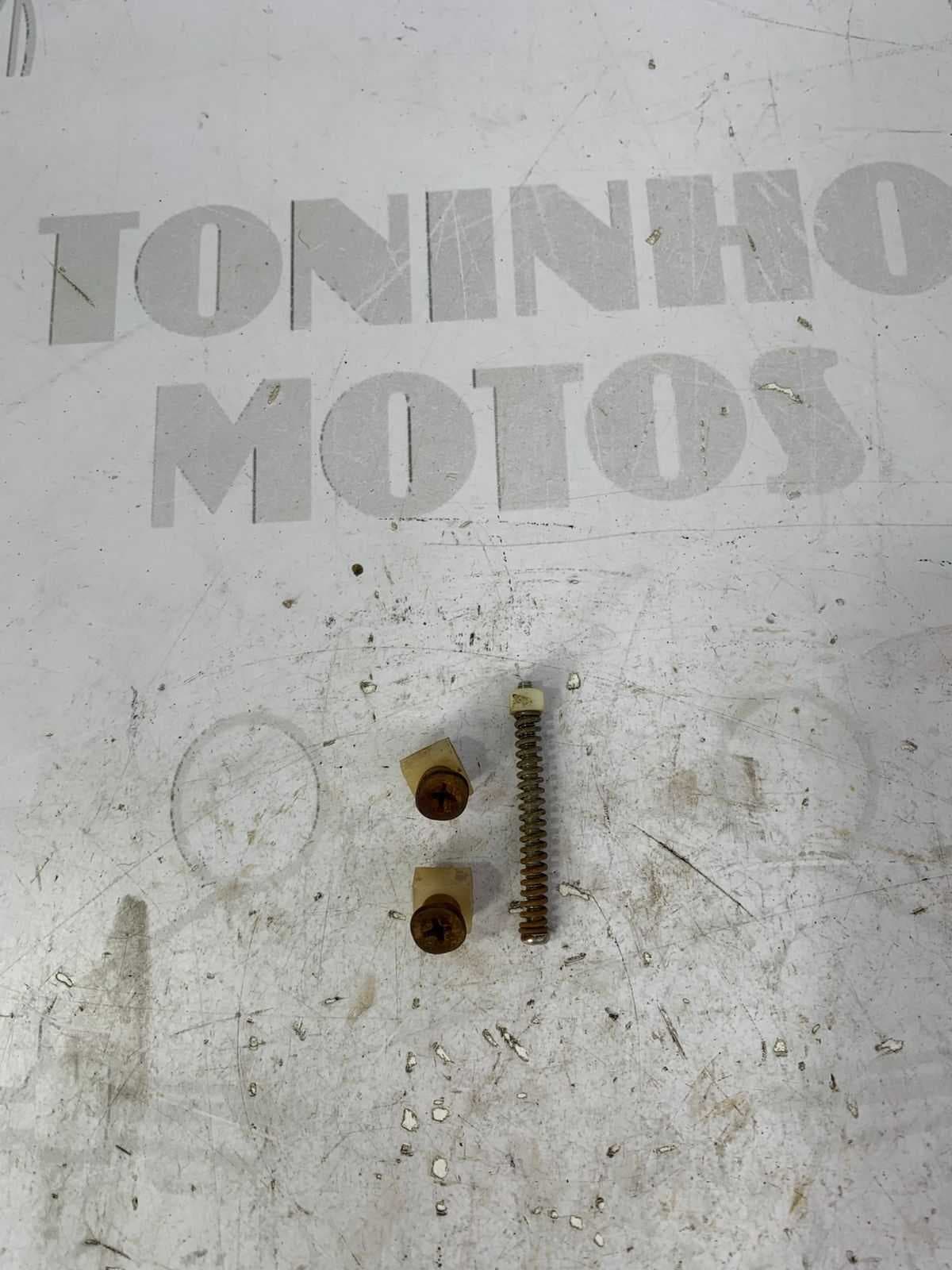 KIT TRES PARAFUSO FAROL HONDA DREAM