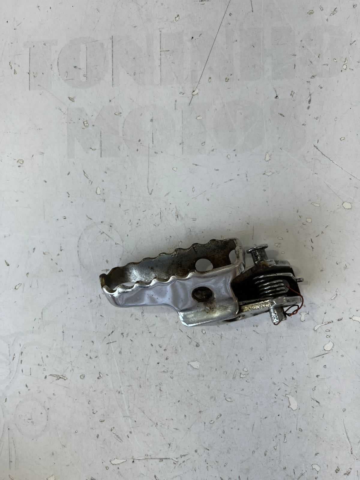 PEDALEIRA DIANTEIRA LADO ESQUERDO YAMAHA DT 200