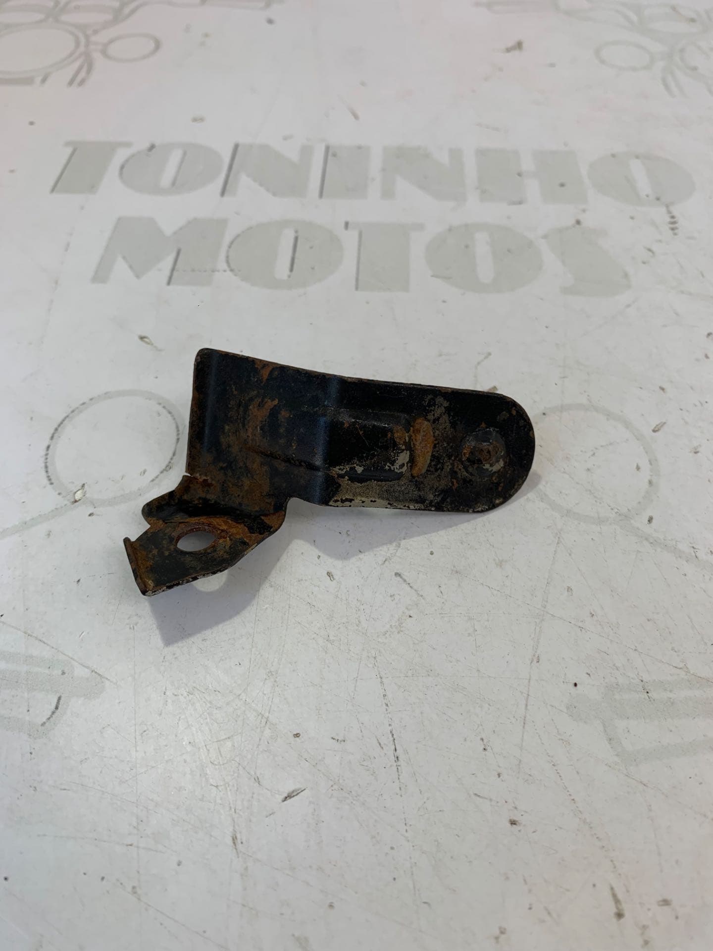 SUPORTE FIXAÇAO LATERAL ESQUERDO YAMAHA DT 180