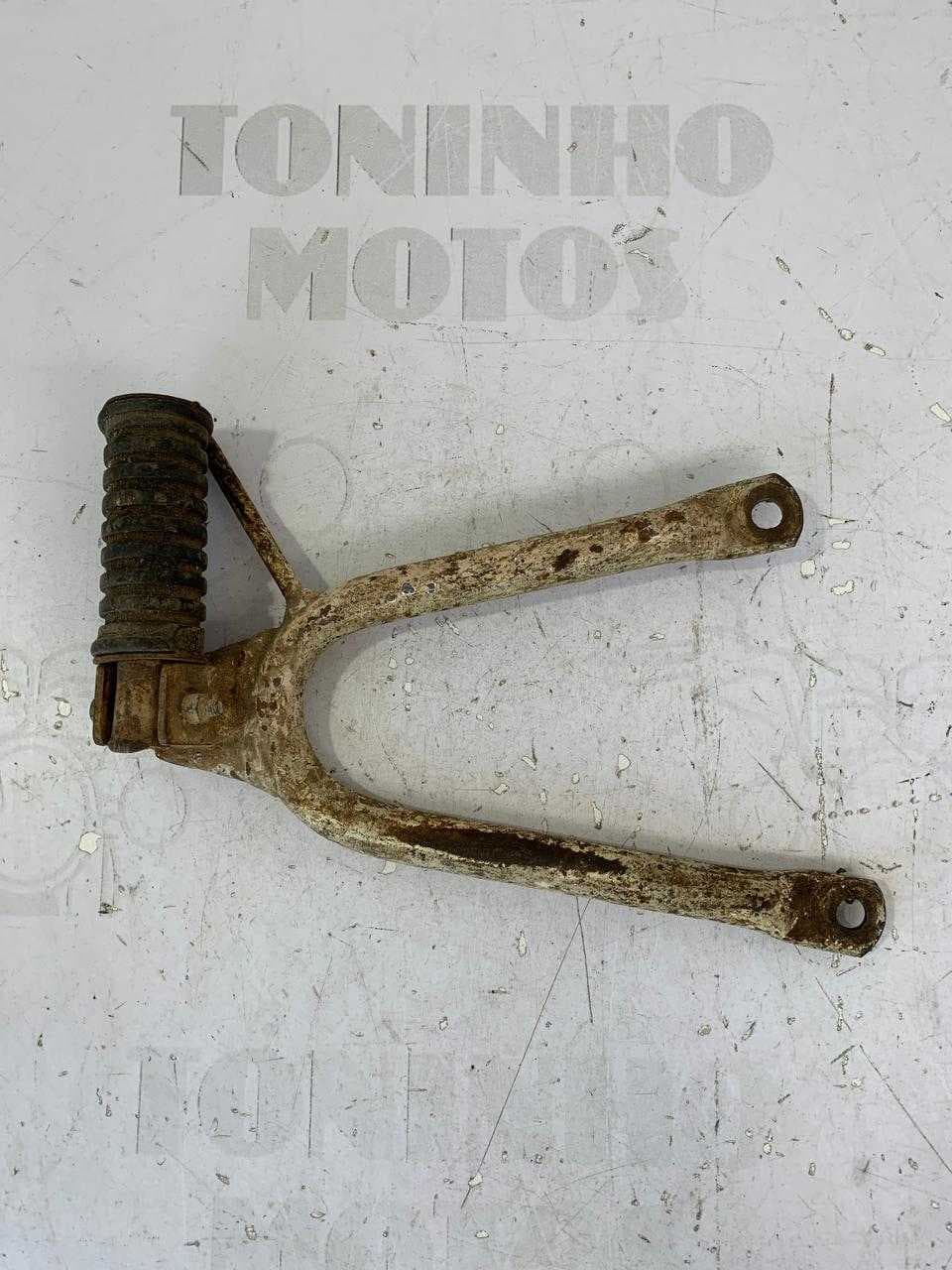 SUPORTE PEDALEIRA DIREITO YAMAHA DT 180 1982 A 1984