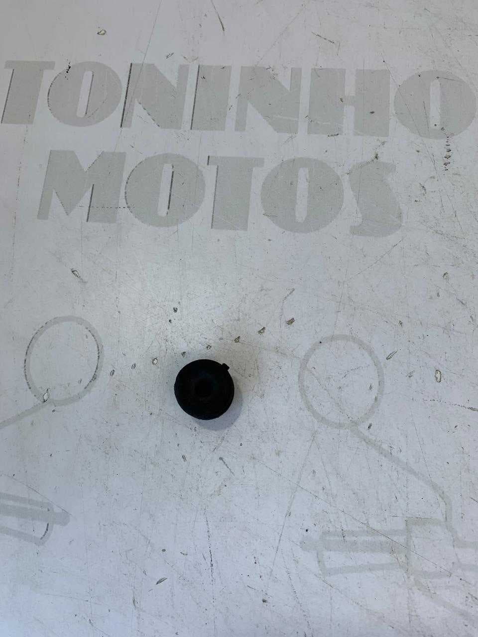 BORRACHA COXIM TAMPA LATERAL YAMAHA DT 180 / RD 135 / RD 350