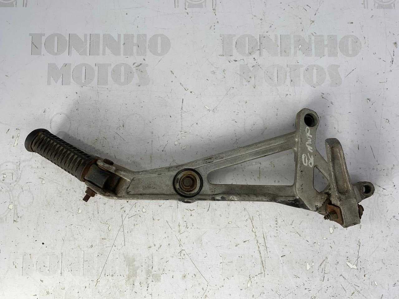 SUPORTE PEDALEIRA LADO DIREITO YAMAHA RD 350 1986 Á 1999