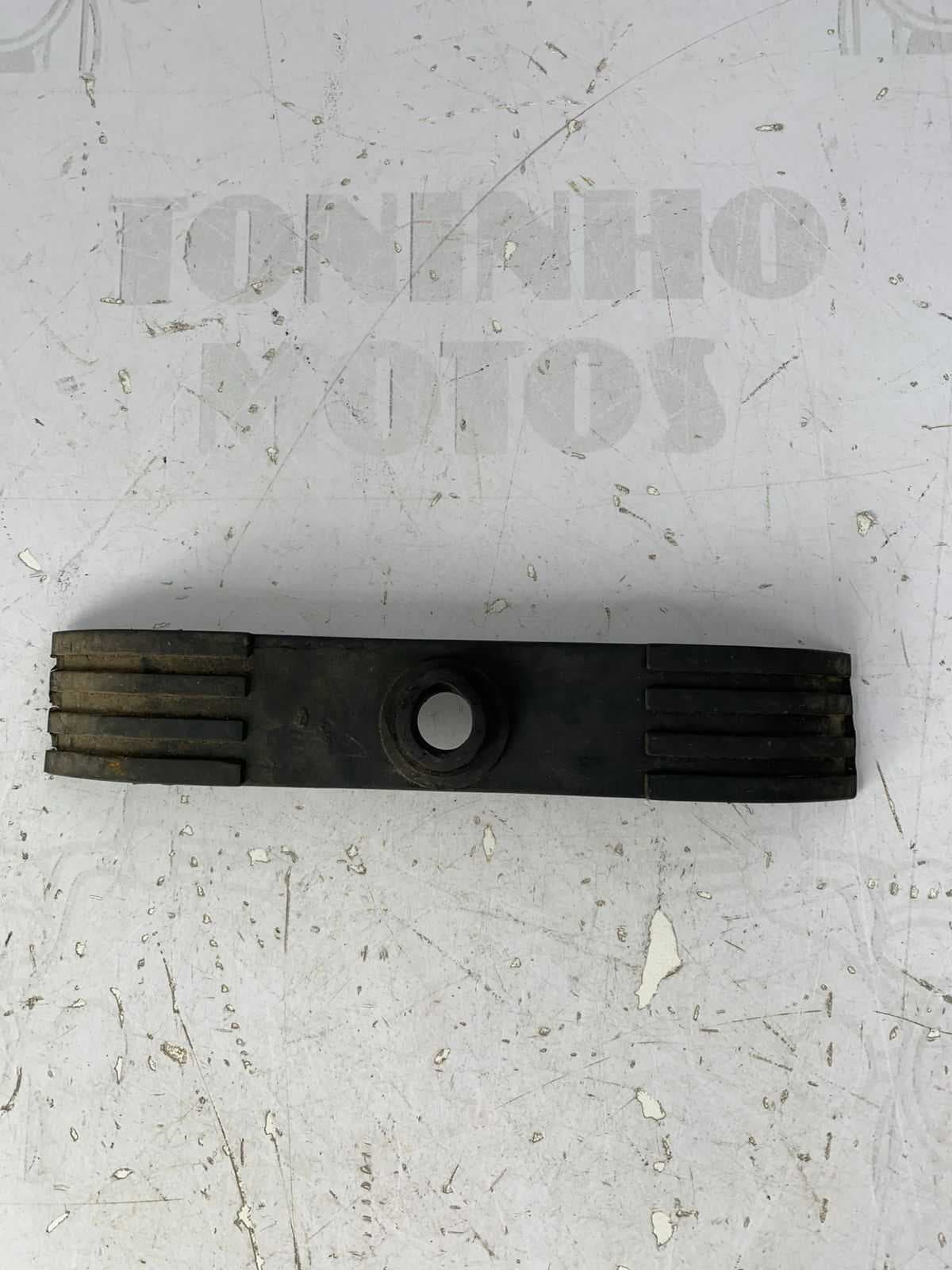 BORRACHA INFERIOR TANQUE YAMAHA RD 135