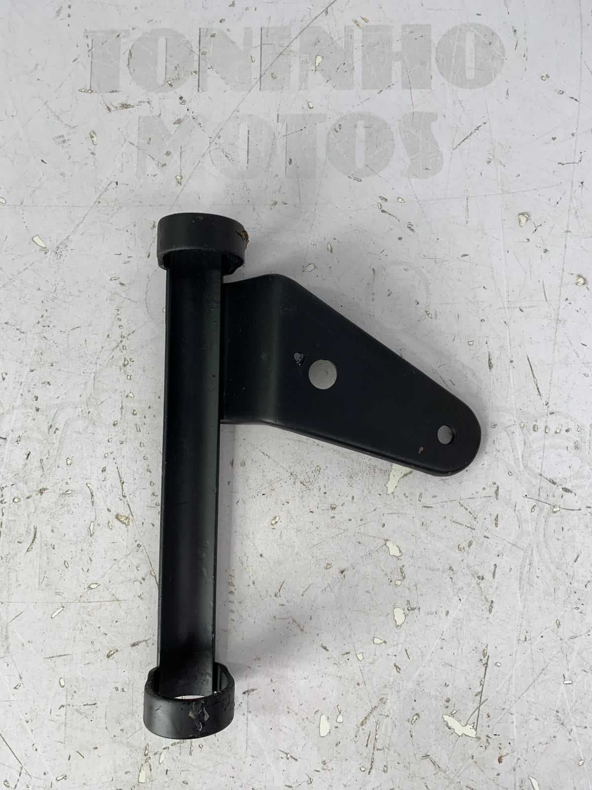 SUPORTE FAROL LADO DIREITO YAMAHA RD 135