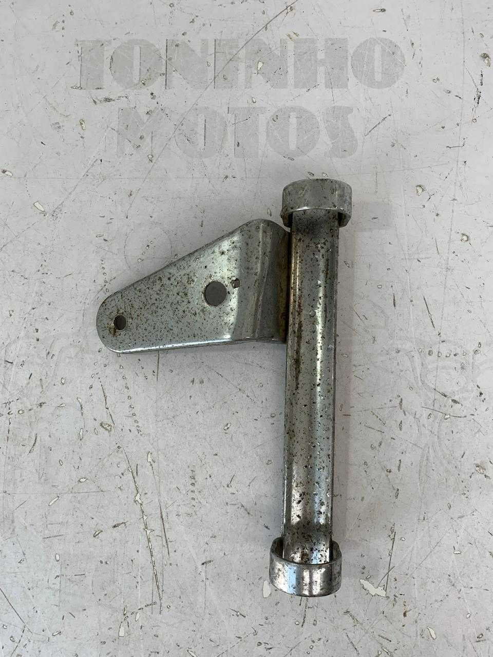 SUPORTE FAROL ESQUERDO YAMAHA RD 125 / 135 / RDZ 125 / 135