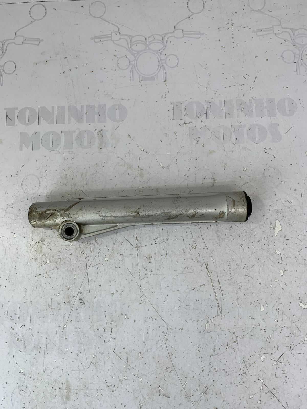 CANELA BENGALA LADO DIREITO HONDA C100 DREAM 1992 Á 1998