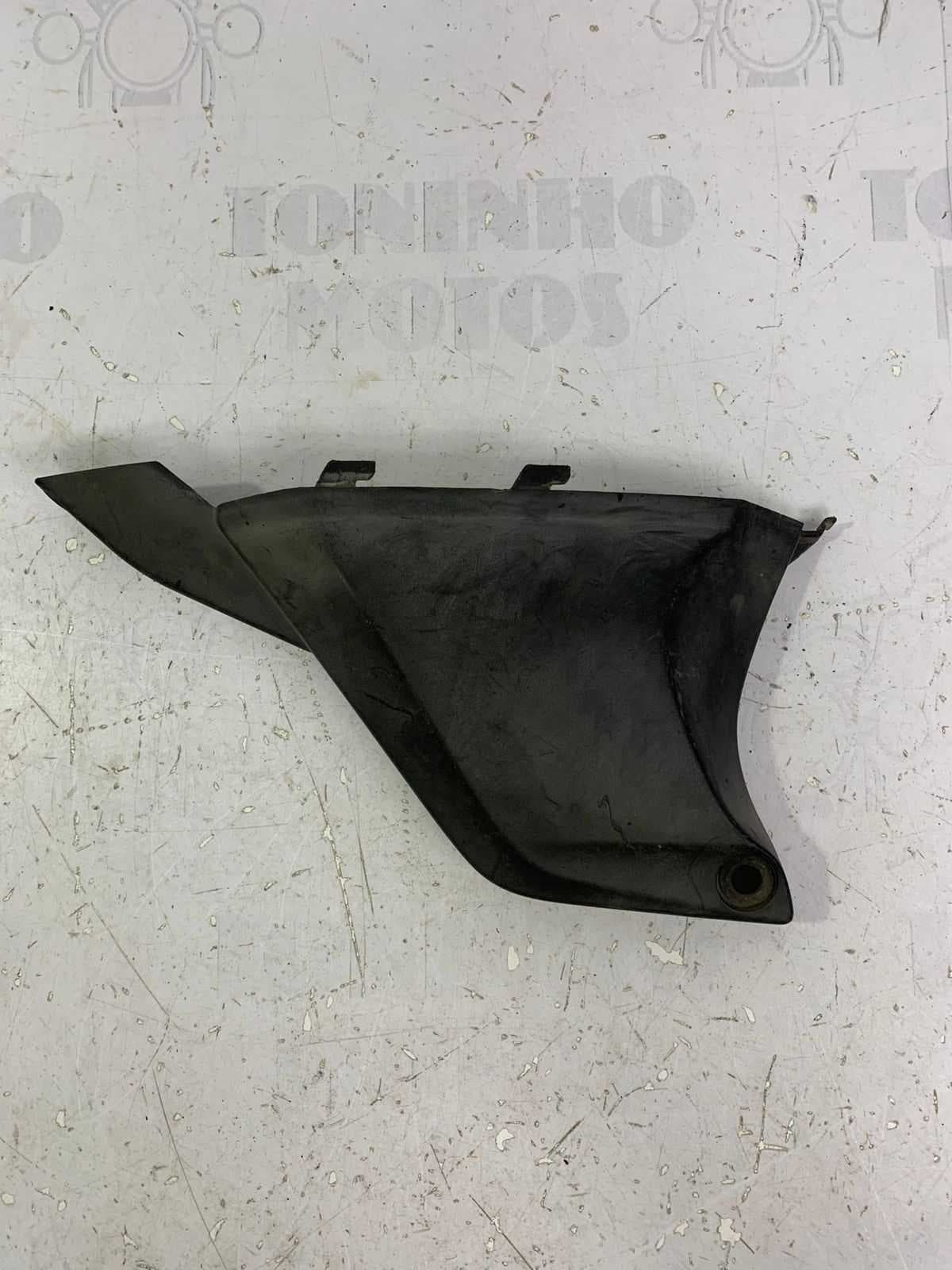 ACABAMENTO INFERIOR DIREITO TAMPA LATERAL HONDA BIZ 100 2013
