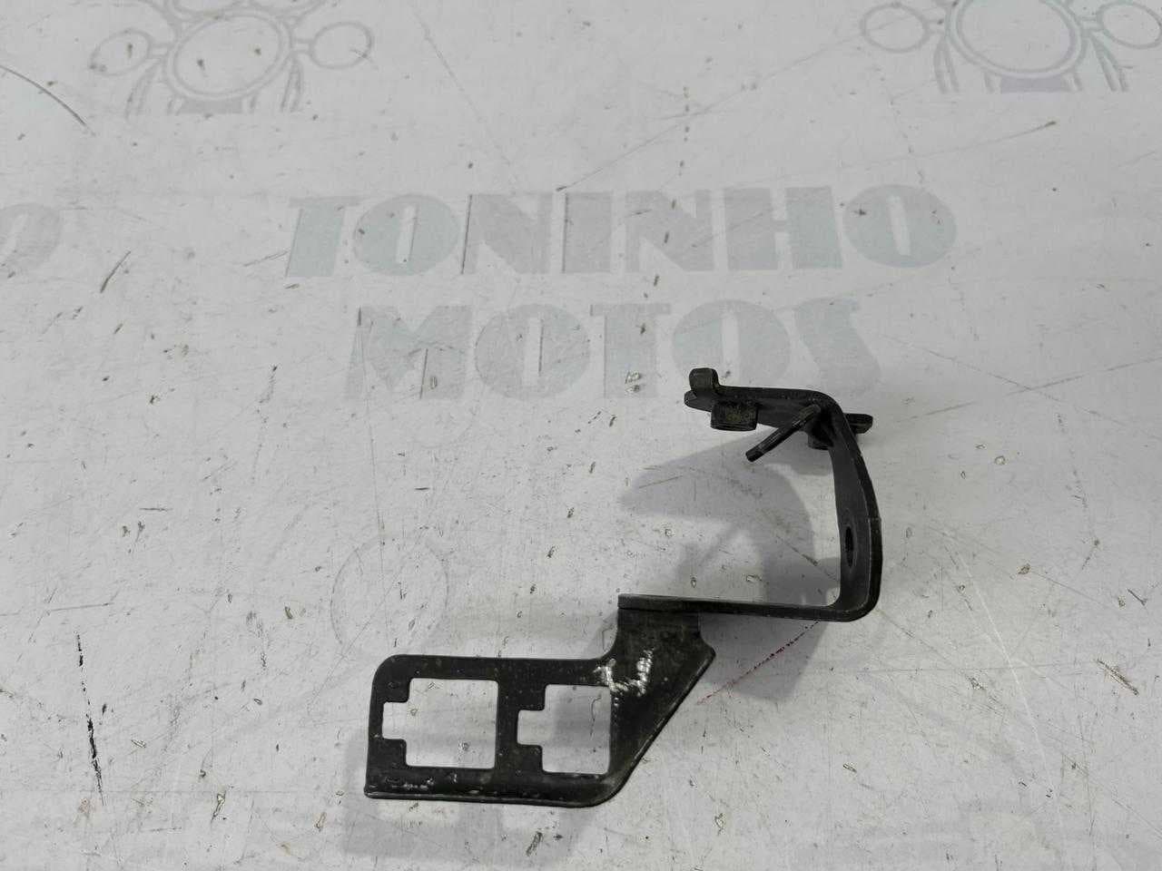 SUPORTE FAROL DIANTEIRO ESQUERDO HONDA XLR 125 1997 À 2002
