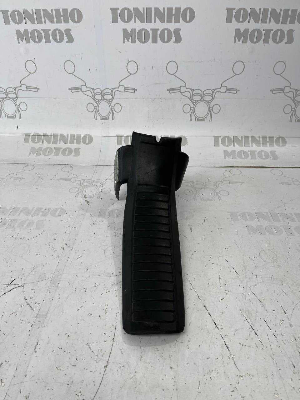 BORRACHA ACABAMENTO PROTETOR PERNA HONDA C100 DREAM
