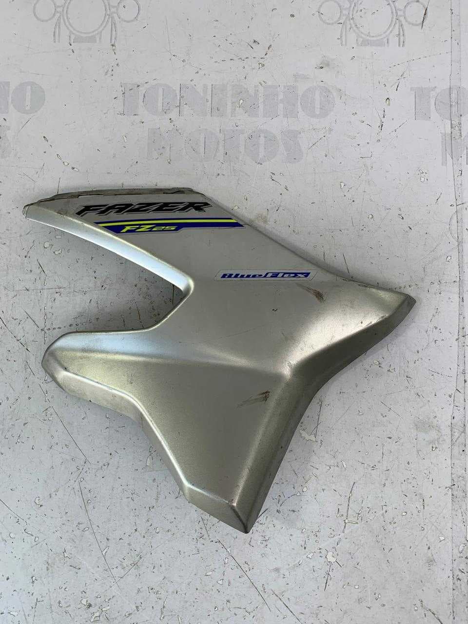 ABA TANQUE INFERIOR DIREITO YAMAHA FZ25 2018 A 2024