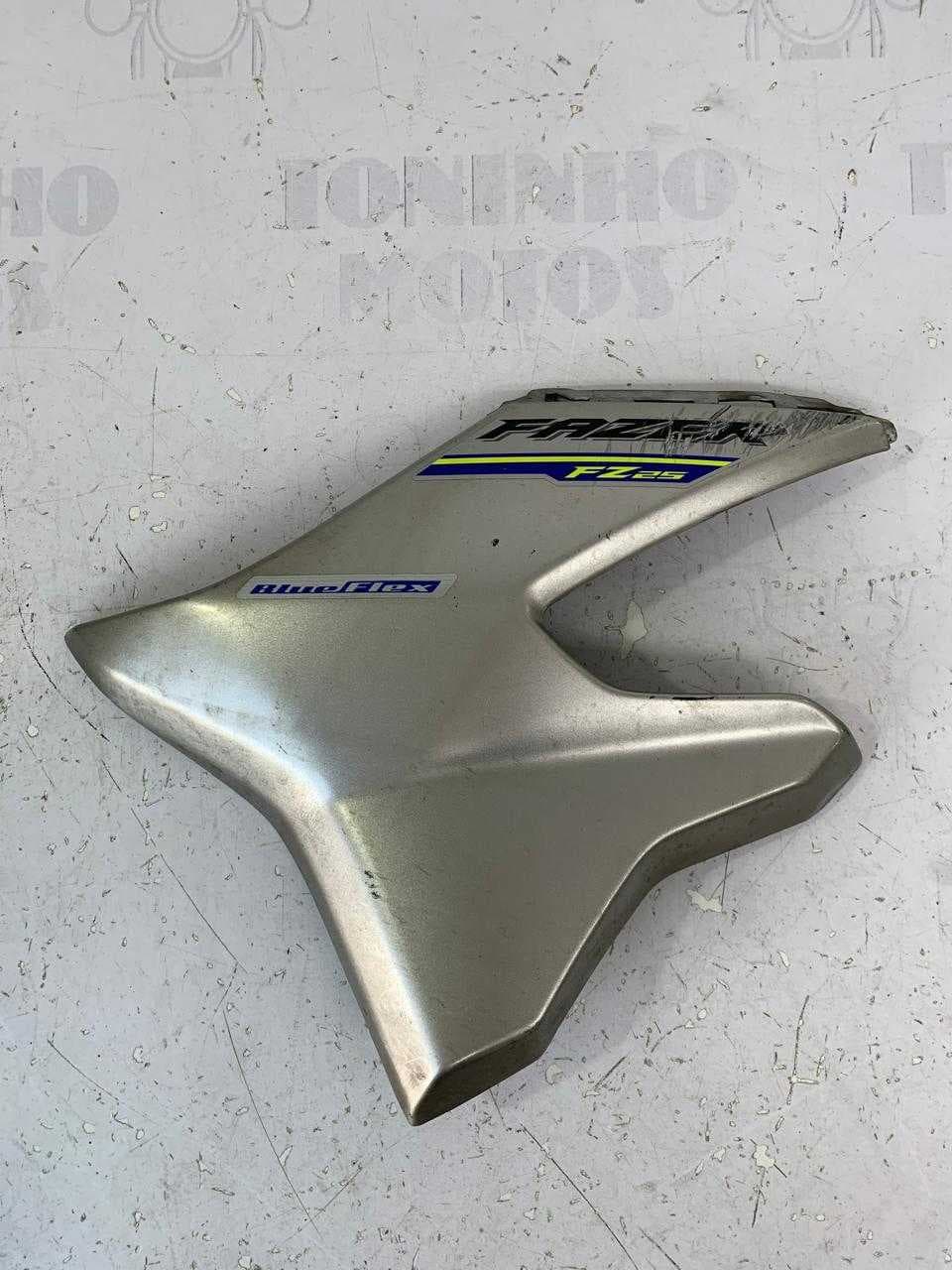 ABA TANQUE INFERIOR ESQUERDO YAMAHA FZ25 2018 A 2024