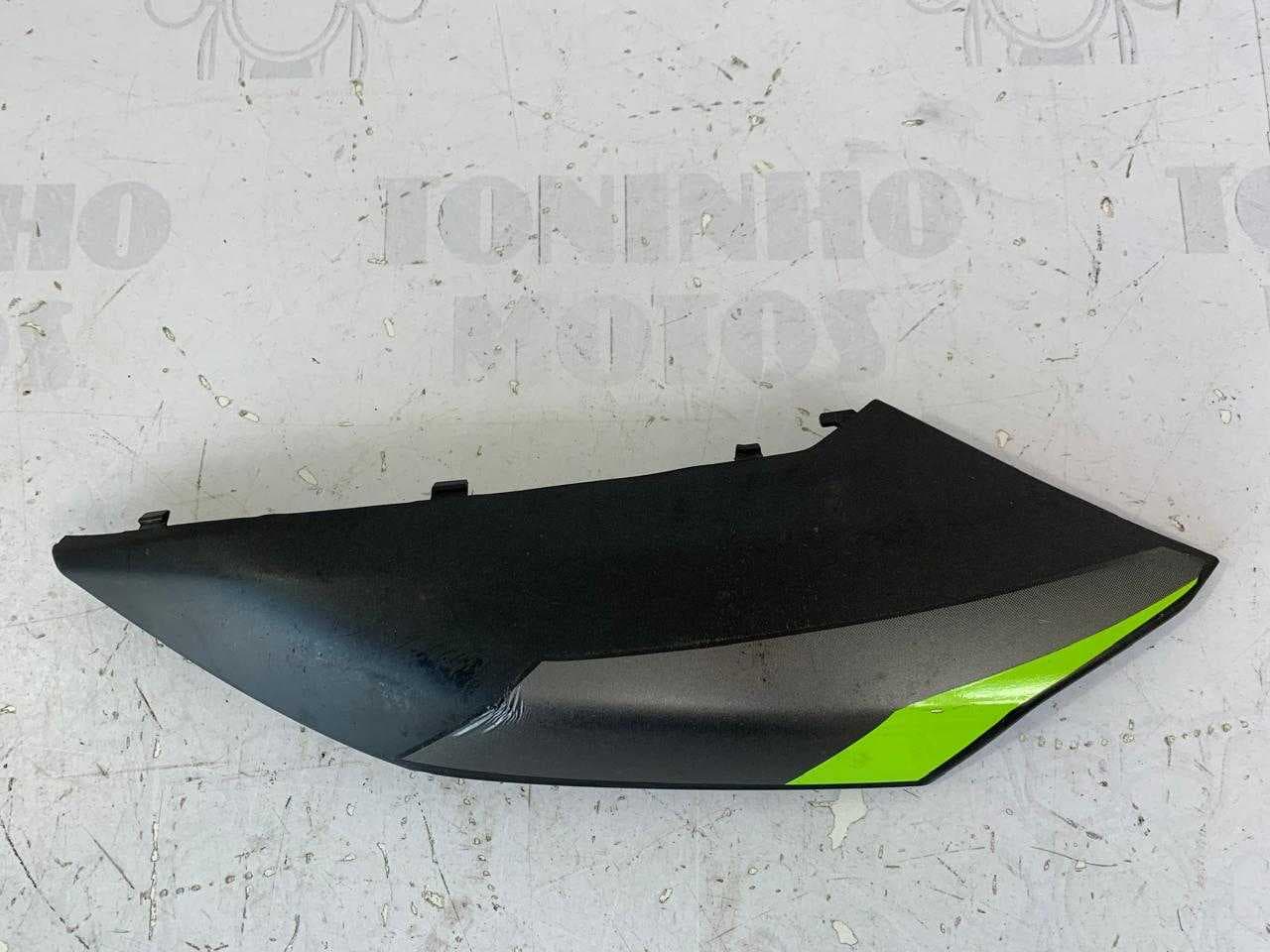 ABA TANQUE SUPERIOR DIREITO YAMAHA FZ250 2018 A 2024