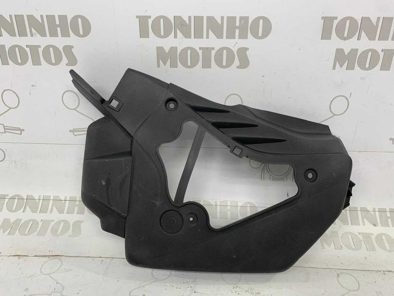 ACABAMENTO LATERAL ESQUERDO HONDA TITAN 150 MIX/EX 2011